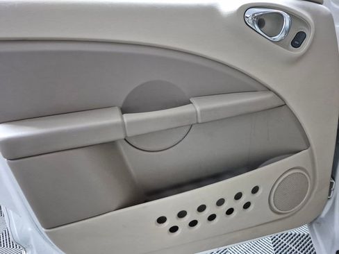 Used 2008 Chrysler PT Cruiser Limited FWD image 13