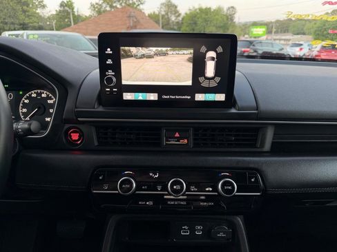 Used 2025 Honda Pilot Touring image 7