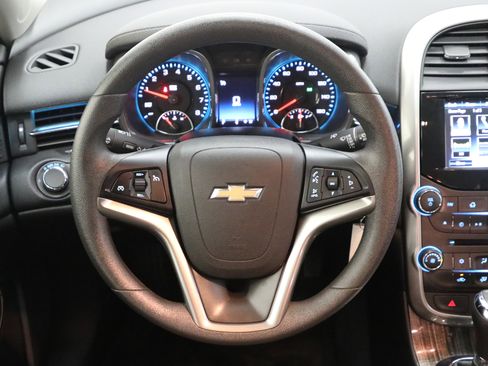 Used 2016 Chevrolet Malibu LT w/ Power Convenience Package image 4