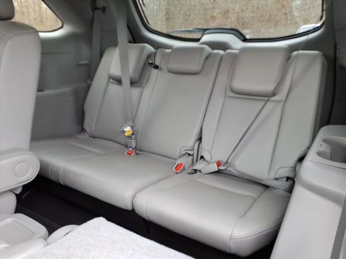 Used 2017 Toyota Highlander XLE image 12