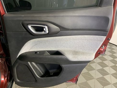 Used 2022 Jeep Compass Latitude image 23