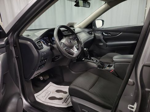 Used 2020 Nissan Rogue SV image 13