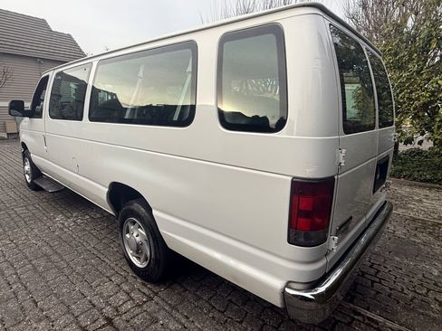 Used 2011 Ford E-350 and Econoline 350 XLT image 6