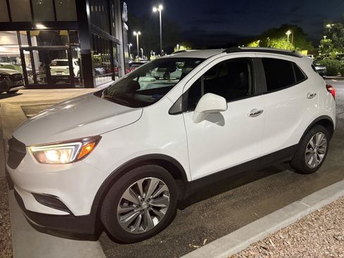 Used 2020 Buick Encore Preferred FWD image 2