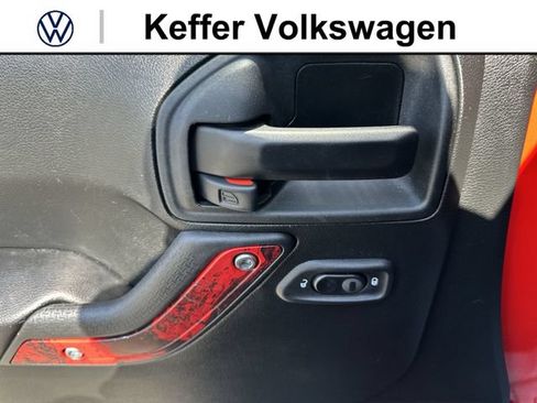 Used 2018 Jeep Wrangler Unlimited Sahara AWD/4WD image 15