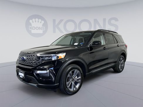 Used 2023 Ford Explorer XLT w/ Equipment Group 202A AWD/4WD image 1