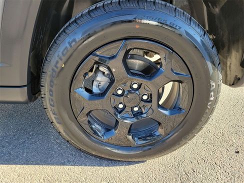 Used 2023 Jeep Compass Trailhawk image 11