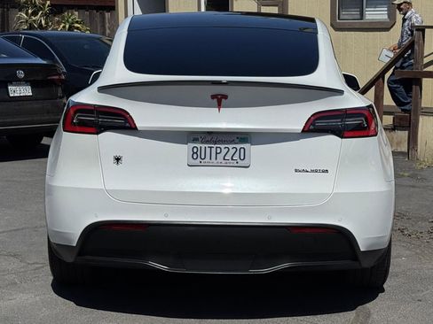 Used 2020 Tesla Model Y Long Range image 15