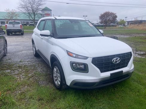 Used 2025 Hyundai Venue SE FWD image 1