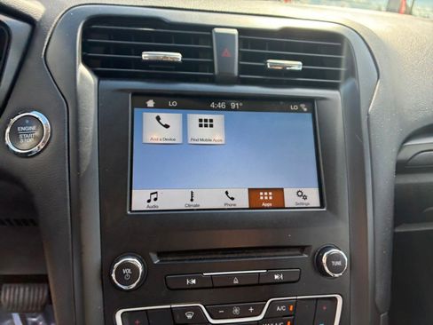 Used 2018 Ford Fusion SE w/ Equipment Group 201A FWD image 18
