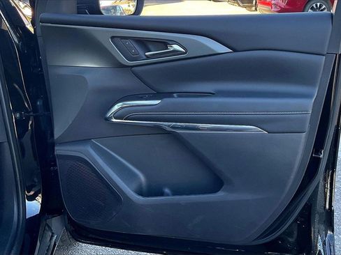 Used 2025 Chevrolet Traverse LT image 22