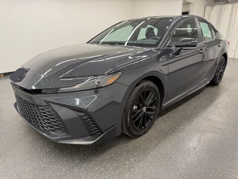 Used 2025 Toyota Camry SE w/ Convenience Package AWD/4WD image 5
