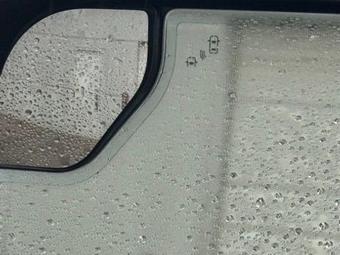 Used 2018 Nissan Titan SL w/ Midnight Edition image 5