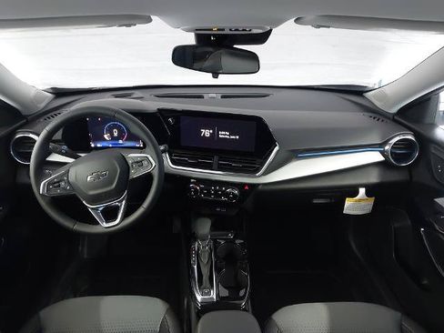 New 2026 Chevrolet Trax LT w/ Midnight Edition FWD image 5
