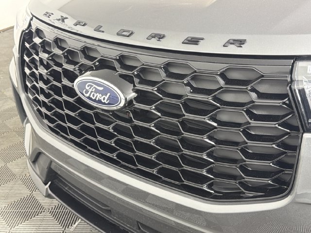 Used 2026 Ford Explorer ST-Line w/ ST-Line Street Pack RWD image 27
