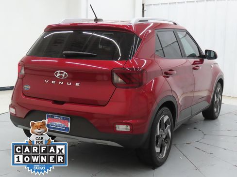 Used 2023 Hyundai Venue Limited w/ Cargo Package FWD image 3