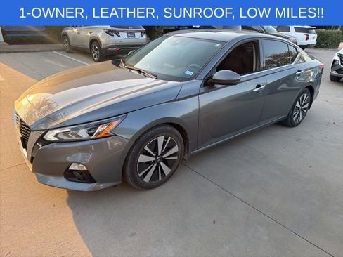Used 2022 Nissan Altima 2.5 SL image 1