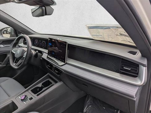 New 2026 Volkswagen Tiguan SE R-Line FWD image 27