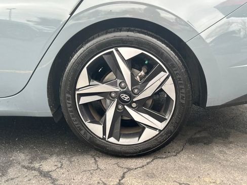Used 2023 Hyundai Elantra Limited image 28
