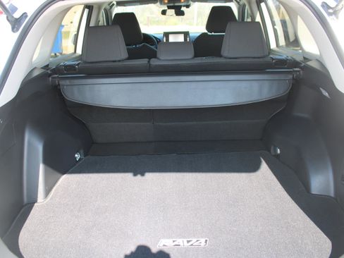 Used 2019 Toyota RAV4 LE w/ Carpet Mat Package image 9
