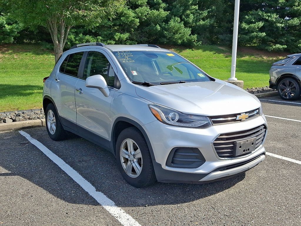 Certified 2019 Chevrolet Trax LT w/ LT Convenience Package FWD image 3