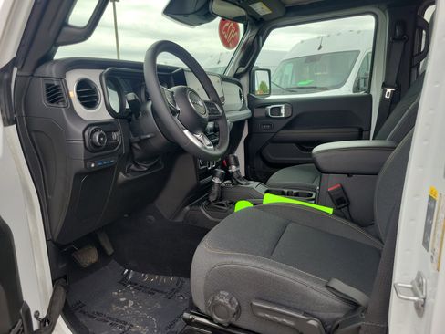 Used 2025 Jeep Wrangler Unlimited Sahara w/ Safety Group AWD/4WD image 7