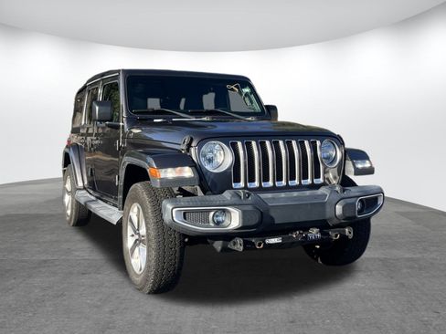 Used 2018 Jeep Wrangler Unlimited Sahara image 2