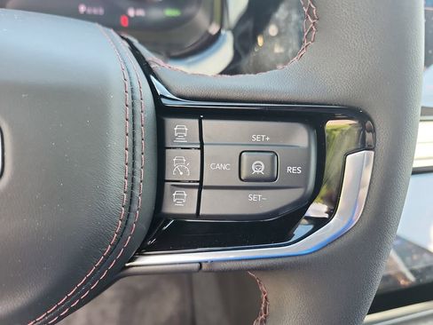 Used 2025 Jeep Wagoneer S Limited image 24