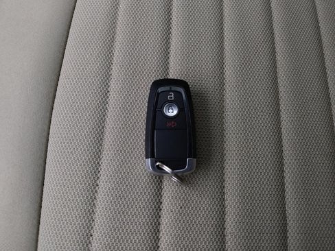 Used 2018 Ford Edge SE FWD image 32