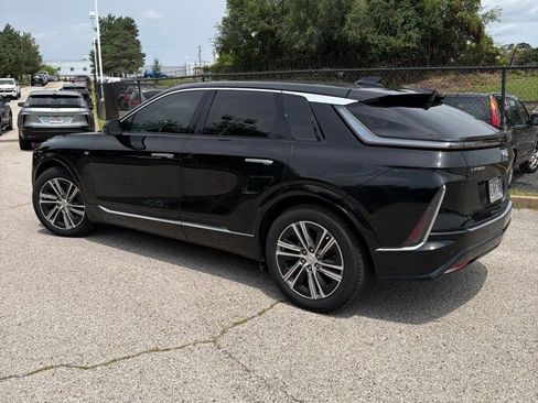 Used 2024 Cadillac Lyriq Luxury AWD/4WD image 2