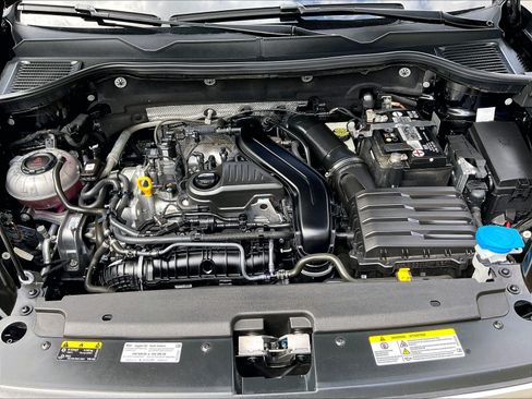 Certified 2022 Volkswagen Taos SE FWD image 9