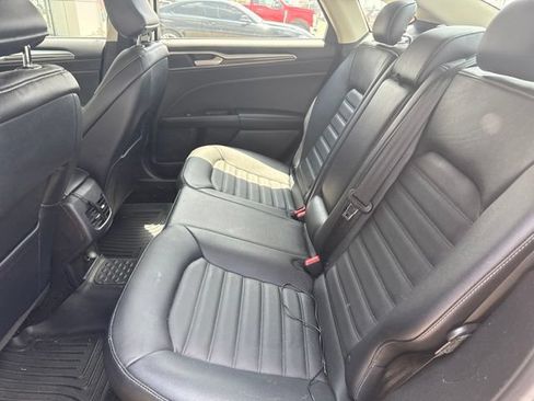 Used 2018 Ford Fusion SE w/ Fusion SE Technology Package FWD image 6