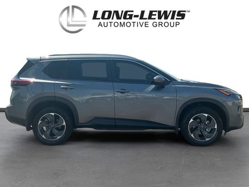 Used 2025 Nissan Rogue SV w/ SV Premium Package FWD image 8