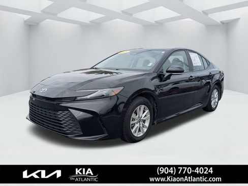 Used 2025 Toyota Camry LE image 7