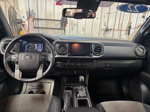 Certified 2022 Toyota Tacoma TRD Off-Road AWD/4WD image 17