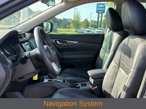 Used 2018 Nissan Rogue S FWD image 4