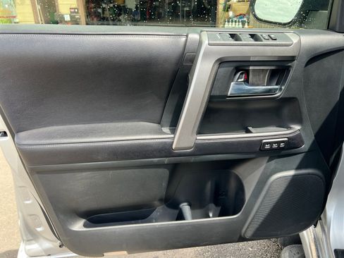 Used 2016 Toyota 4Runner Limited AWD/4WD image 19
