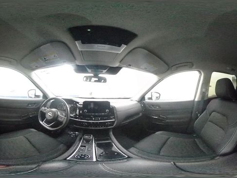 Used 2025 Nissan Pathfinder SV image 39