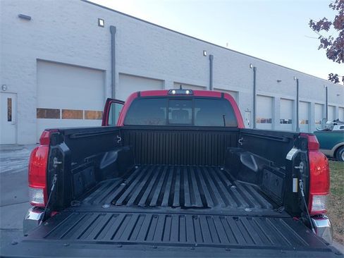 Used 2017 Toyota Tacoma SR5 w/ Tow Package image 12