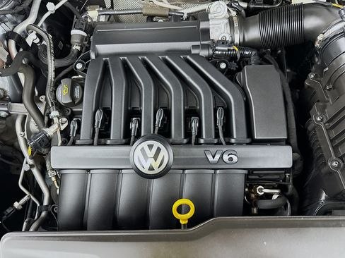 Used 2023 Volkswagen Atlas Cross Sport SE FWD image 37