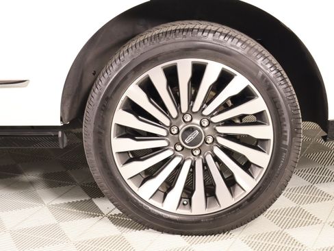 Used 2021 Lincoln Navigator Reserve w/ Luxury Package AWD/4WD image 21