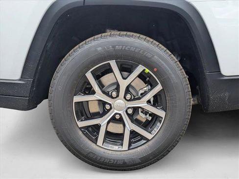 New 2025 Jeep Grand Cherokee L Limited w/ Trailer Tow Package image 10