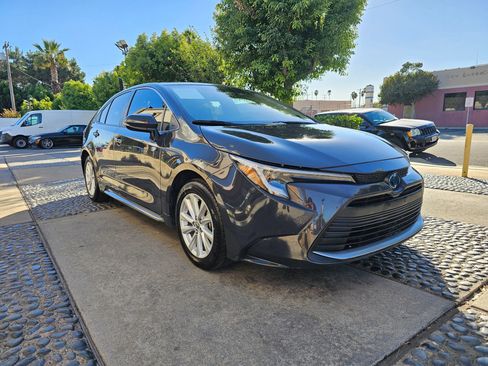 Used 2023 Toyota Corolla LE image 3