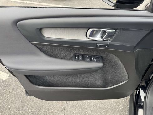 Certified 2023 Volvo XC40 B5 Plus w/ Protection Package AWD/4WD image 15