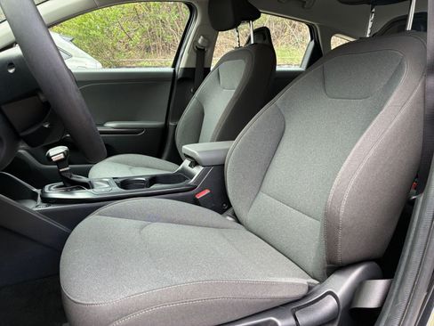 Used 2025 Kia K4 LXS image 36
