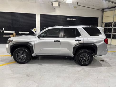 Used 2026 Toyota 4Runner SR5 AWD/4WD image 5