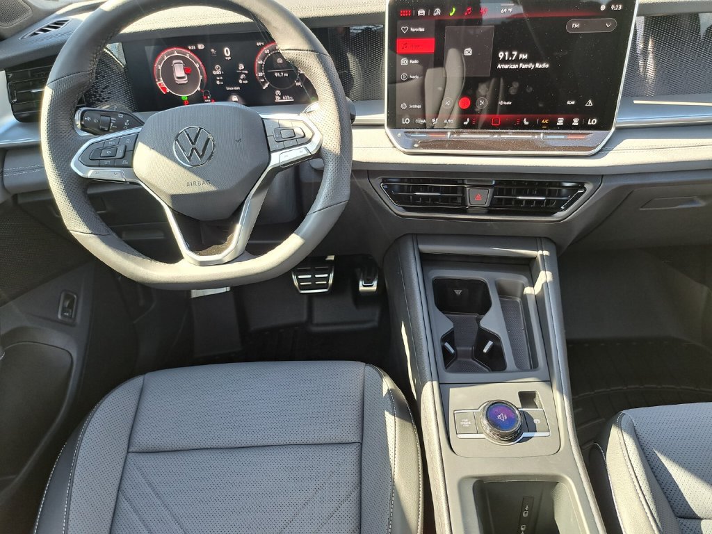 Used 2026 Volkswagen Tiguan SE R-Line FWD image 20