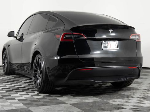 Used 2022 Tesla Model Y Performance image 5