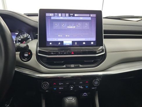 Used 2022 Jeep Compass Limited image 27