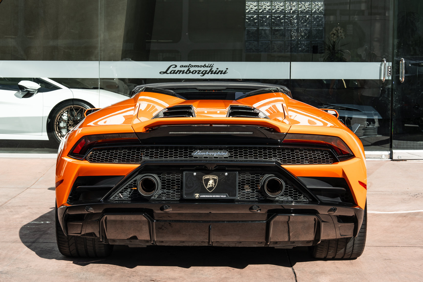 Used 2020 Lamborghini Huracan EVO RWD image 4